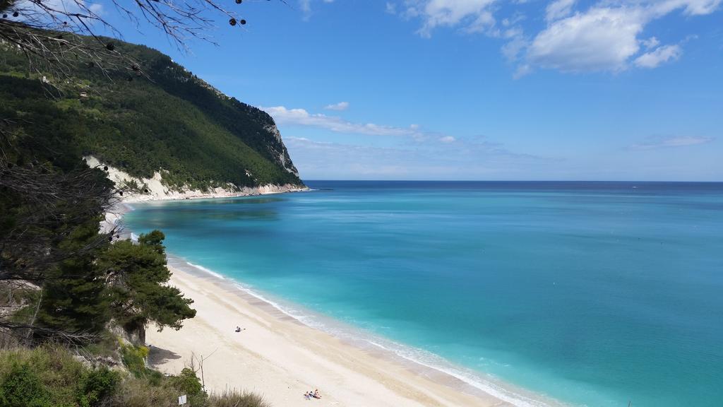 A Due Passi Dal Mare B&B Numana Luaran gambar